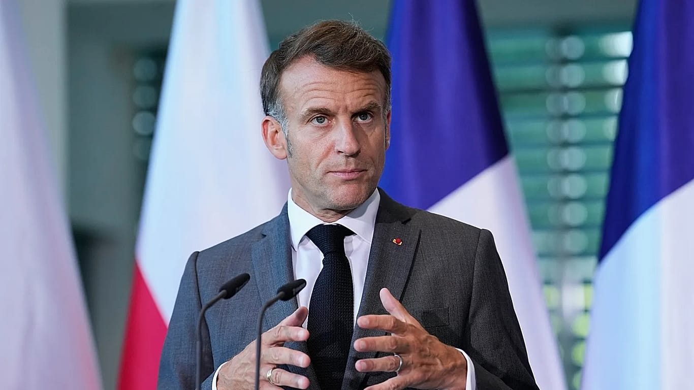 Macron: marina francese ha intercettato petroliera della flotta ombra russa al largo della Sicilia