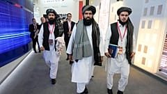 نمایندگان دولت طالبان در مجمع اقتصادی بین‌المللی سن‌پترزبورگ در سن‌پترزبورگ روسیه.