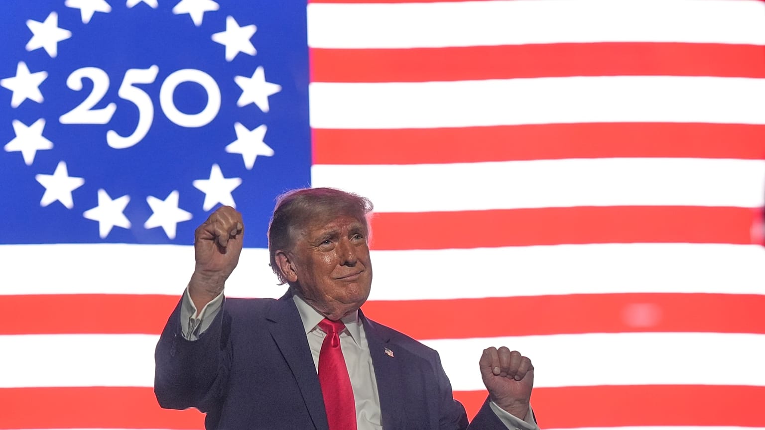 Le président Donald Trump conclut son discours lors de l'ouverture de la Great American State Fair, à Washington, États-Unis, le 24 juin 2026