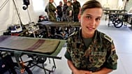 Im Rahmen der Amtshilfe unterstützt die Bundeswehr die Feuerwehr oder das Technische Hilfswerk. 