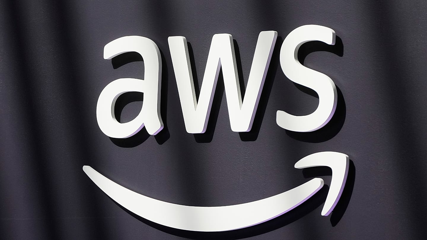 Commissione UE inasprisce regole su Amazon Web Services e Azure per rafforzare sovranità tecnologica