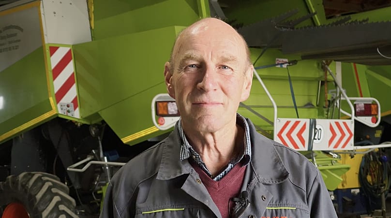 Georg Bockmaier: "If I take my combine harvester with a cutting width 7.50 metres, I get through the rows of PV panels without any problem.“