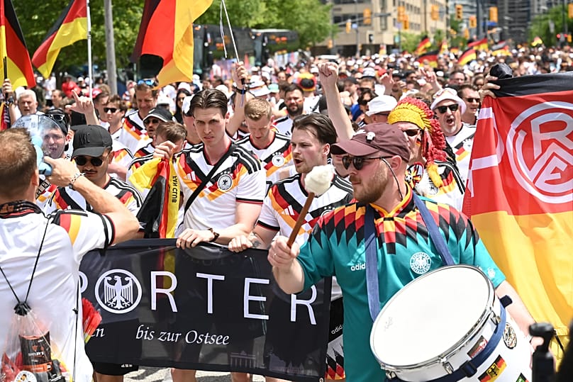 Fanmarsch der deutschen Fans vor dem Spiel gegen die Elfenbeinküste, Toronto 20. Juni 2026  (Jon Blacker/The Canadian Press via AP)