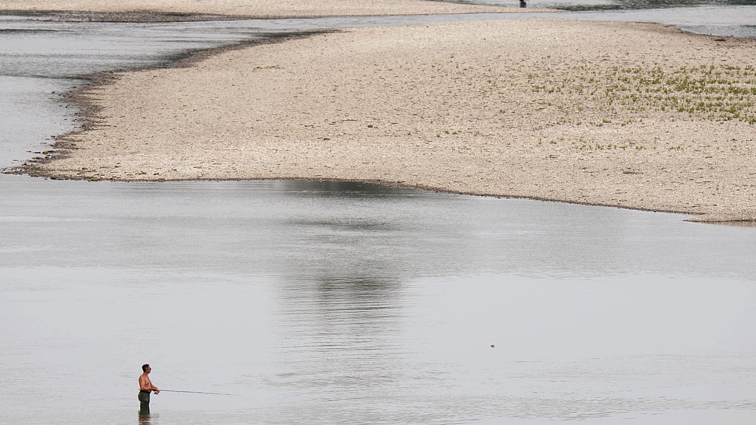 La siccità riduce la portata del fiume Po, allarme per agricoltura