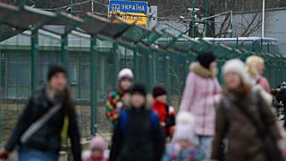 Ukrainian citizens at the border crossing in Medyka, Poland