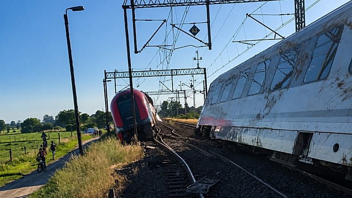 Πολωνία: Επιβατικό τρένο συγκρούστηκε με εμπορική αμαξοστοιχία