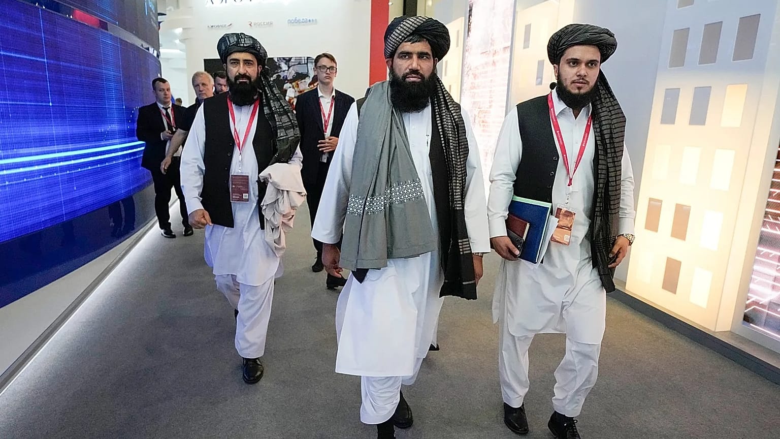 Rusya’nın St. Petersburg kentinde düzenlenen St. Petersburg Uluslararası Ekonomik Forumu’nda Taliban hükümeti temsilcileri.