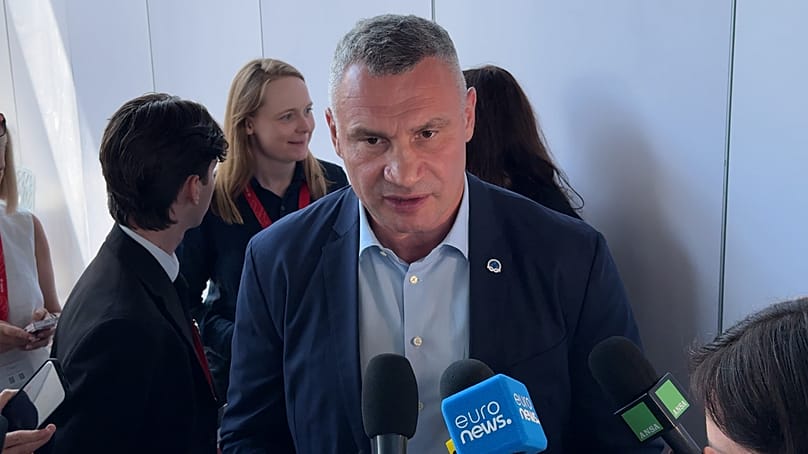 Mer Kijowa Witalij Kliczko podczas rozmowy z dziennikarzami na Konferencji Odbudowy Ukrainy (URC) w Gdańsku, 26.06.2026