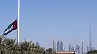 رُفع علم دولة الإمارات العربية المتحدة مُنكّساً عقب الإعلان عن وفاة رئيس الدولة، وذلك في دبي، يوم الجمعة الموافق 13 مايو 2022.
