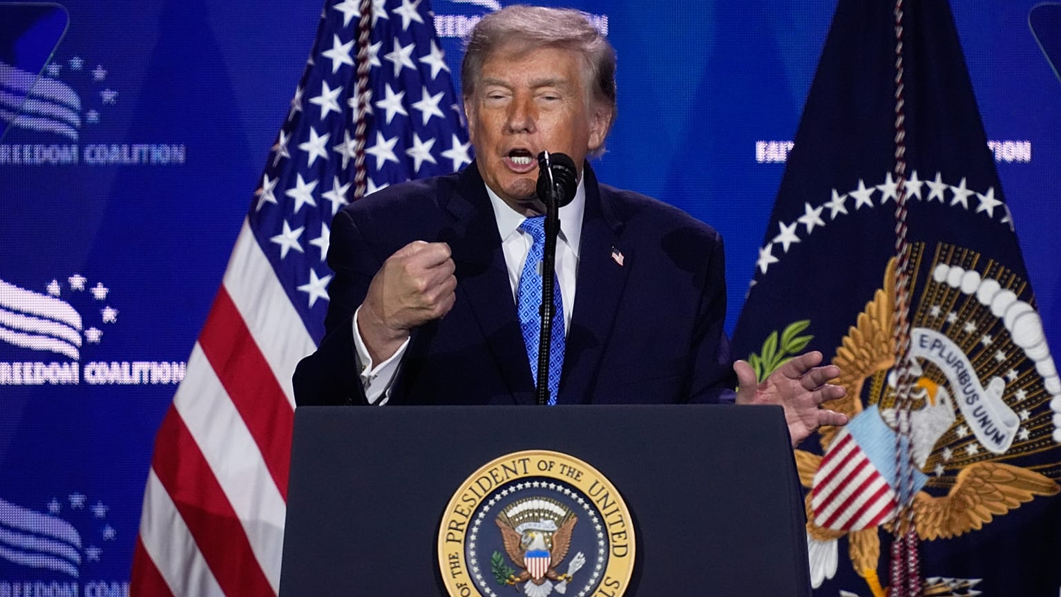 Donald Trump menace de droits de douane de 100 % les pays qui mettraient en place une taxation des services numériques 
