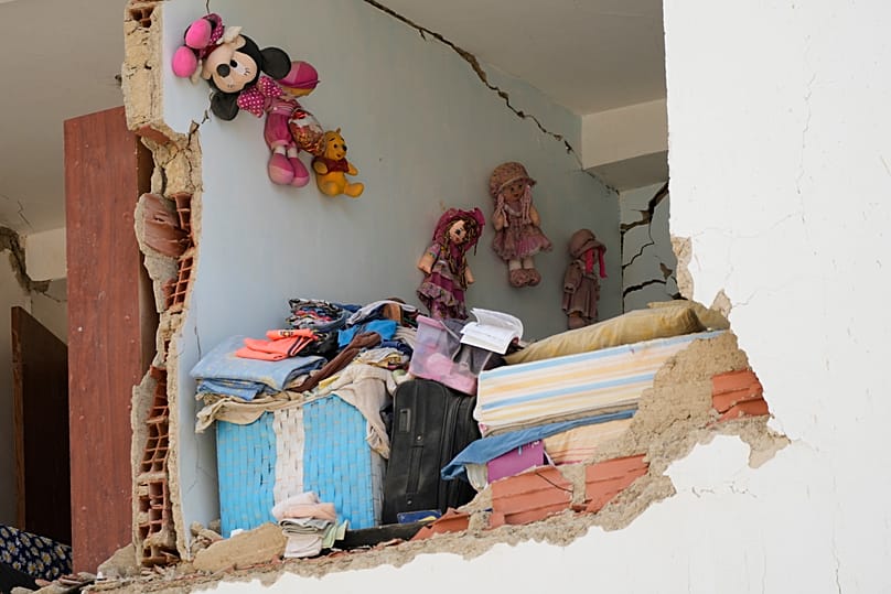 Interior de uma casa destruída pelo terramoto em Catia La Mar