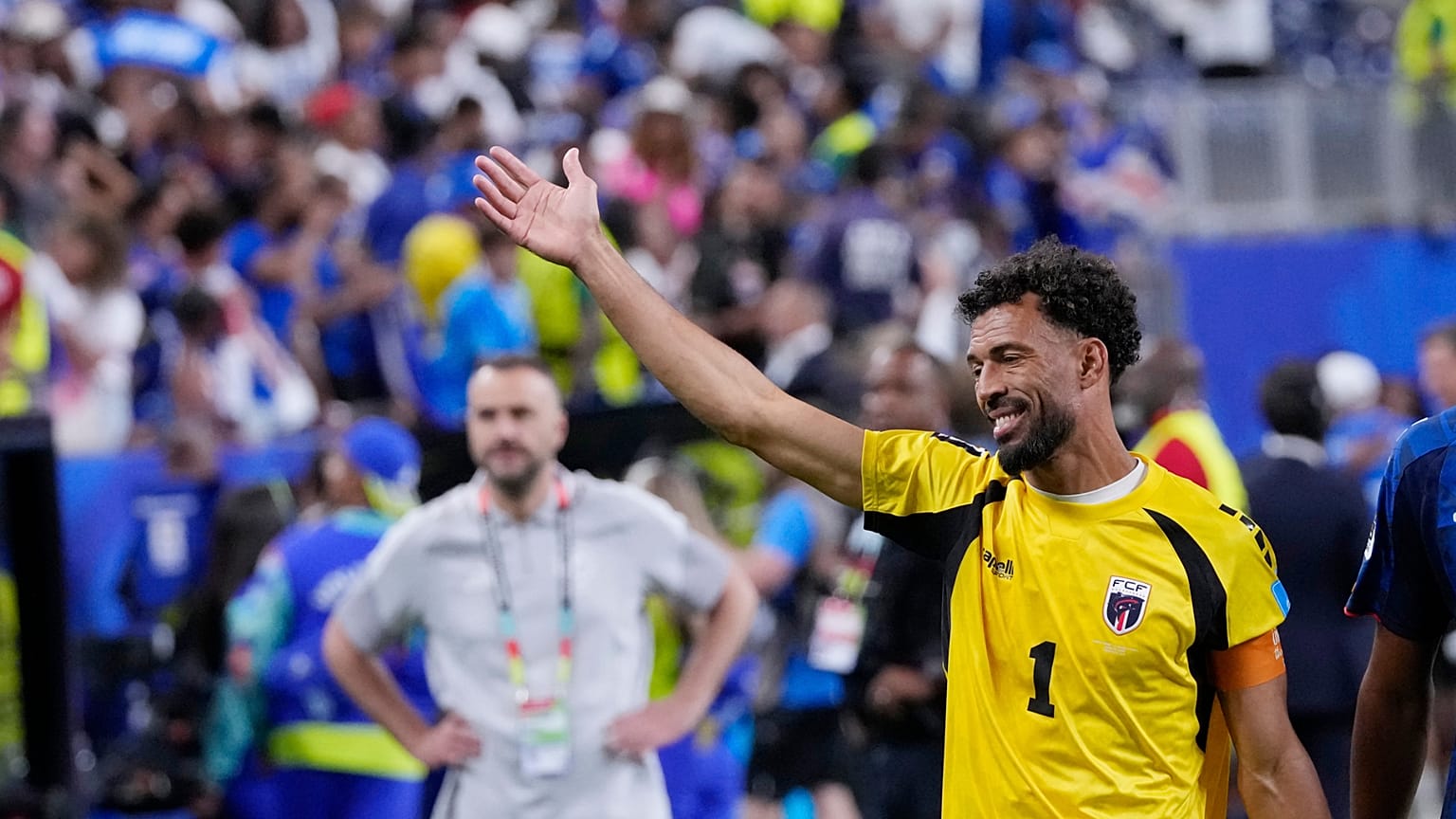 Guarda-redes Vozinha, herói de Cabo Verde, celebra a passagem