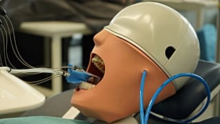 Robot dişçinin denemeleri