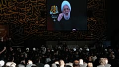 الأمين العام لحزب الله الشيخ نعيم قاسم يلقي كلم خلال مراسم عاشوراء قرب ضريح حسن نصر الله في بيروت، الأربعاء 17 يونيو/حزيران 2026.