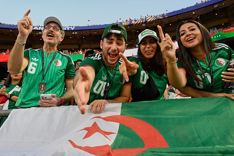 هواداران تیم الجزایر