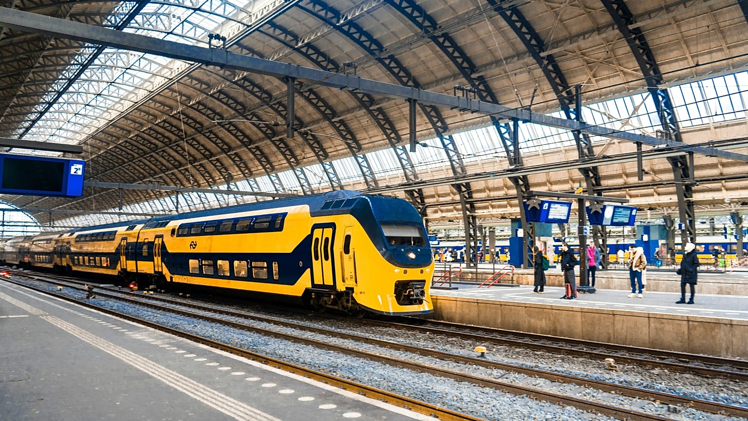 Egyetlen vonatbérlettel az utasok kedvező áron vehetik igénybe az ország 400 állomásból álló kiterjedt vasúthálózatát.