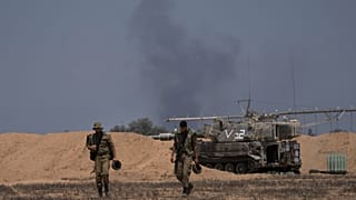جنود إسرائيليون من وحدة المدفعية المنتشرة على الحدود الإسرائيلية مع غزة، السبت 6 أغسطس 2022