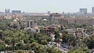 Kilátás a bagdadi Zöld Zónában található kormányzati épületekre és intézményekre, Irak, 2026. június 28.