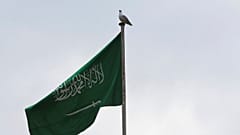 يرفرف علم المملكة العربية السعودية فوق مبنى القنصلية في إسطنبول، يوم السبت 20 أكتوبر 2018.