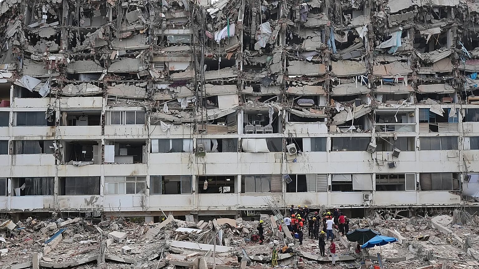 Rescue workers search through the rubble of a building that collapsed when earthquakes struck La Guaira, 28 June, 2026