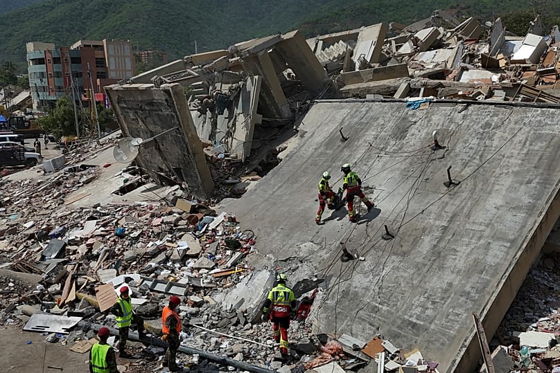 Mexican Army rescue workers search for people trapped in collapsed buildings after earthquakes struck La Guaira, 28 June, 2026