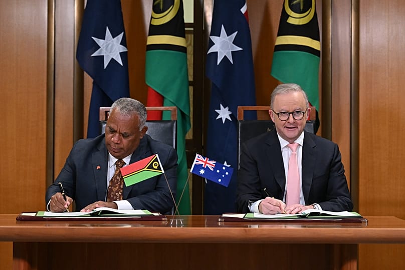 Prime Minister of Vanuatu Jotham Napat and Australian Prime Minister Anthony Albanese sign the Nakamal agreement in Canberra, 29 June, 2026