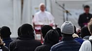 Varios migrantes asisten, el pasado 12 de junio, a una reunión con León XIV en el centro Las Raíces de San Cristóbal de la Laguna, en la isla de Tenerife