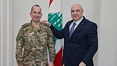 في صورة صادرة عن رئاسة الجمهورية اللبنانية، الرئيس جوزاف عون يلتقي قائد الجيش اللبناني رودولف هيكل في قصر بعبدا، شرق بيروت، الخميس 13 آذار/مارس 2025.