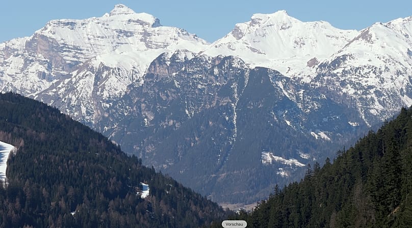 Du V au U : la vallée alpine en V devient une vallée-décharge en U.