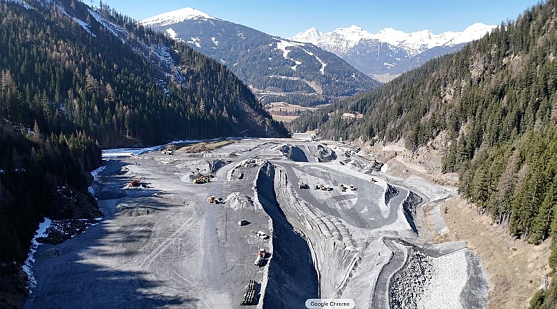 Le fond de la vallée de Padaster, dans les Alpes tyroliennes, a été relevé de 80 mètres.