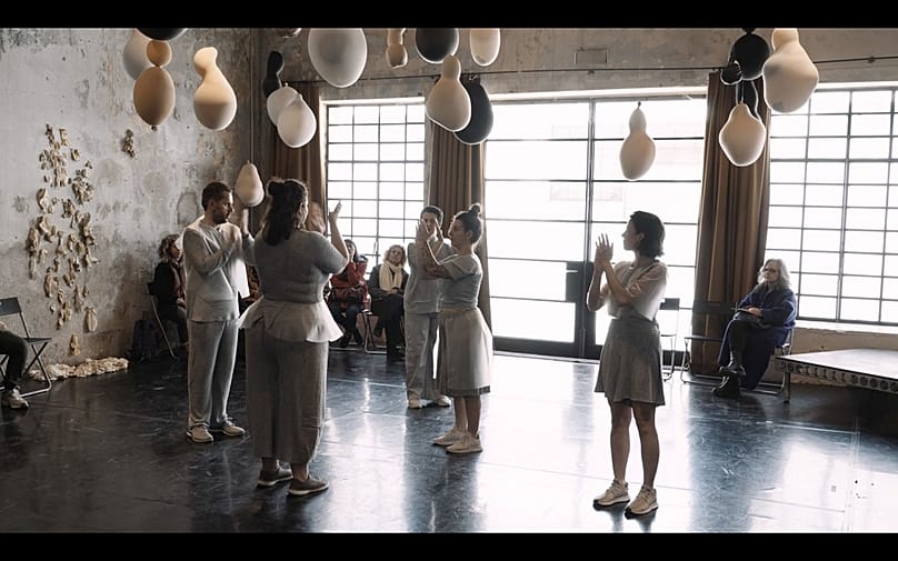 Blip | inclusive multisensory project / Γιώτα Πεκλάρη, Βάσια Ζορμπαλή, «μπ(λ)αλούν _ ακουστική επιτελεστική εγκατάσταση» 