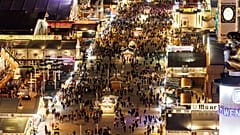 Das Oktoberfest bei Nacht und von oben