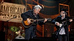 Mark Ribot és Buddy Miller az Americana Music Honors and Awards gálán, 2015. szeptember 16-án, Nashville-ben