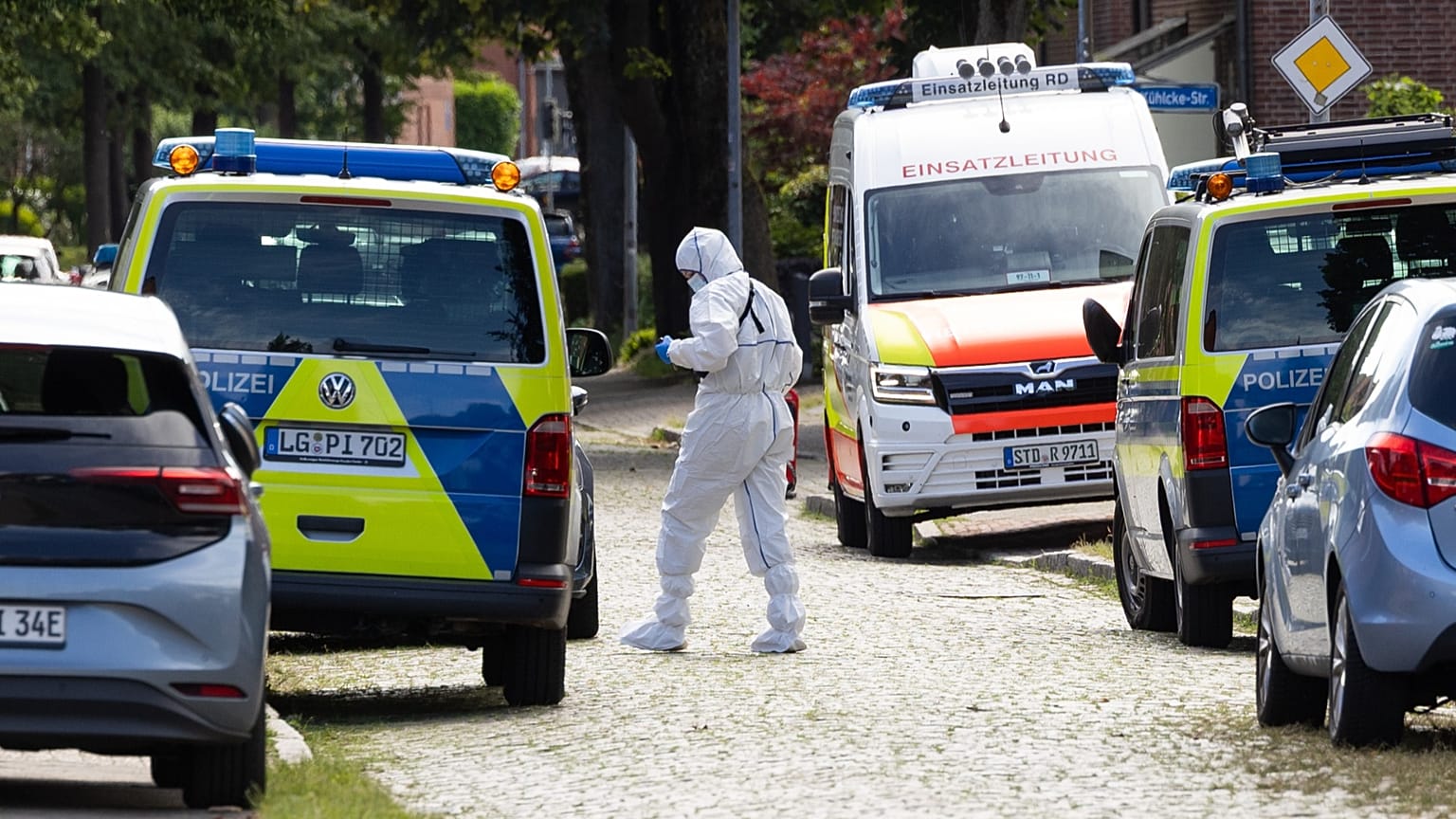 Emergency responders and forensic investigators in Stade, 29 June, 2026 