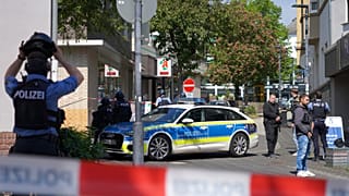 Police officers stand at the scene of a hostage-taking at a bank branch in Sinzig, 8 May, 2026