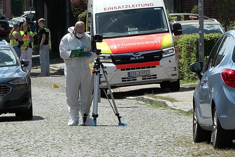 Les secours et les enquêteurs de la police scientifique à Stade, en Allemagne, le lundi 29 juin 2026