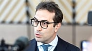 Ekonomi Bakanı Carlos Cuerpo Caballero, 4 Mayıs 2026'da Brüksel'deki Eurogroup maliye bakanları toplantısına gelişinde basınla konuşuyor.