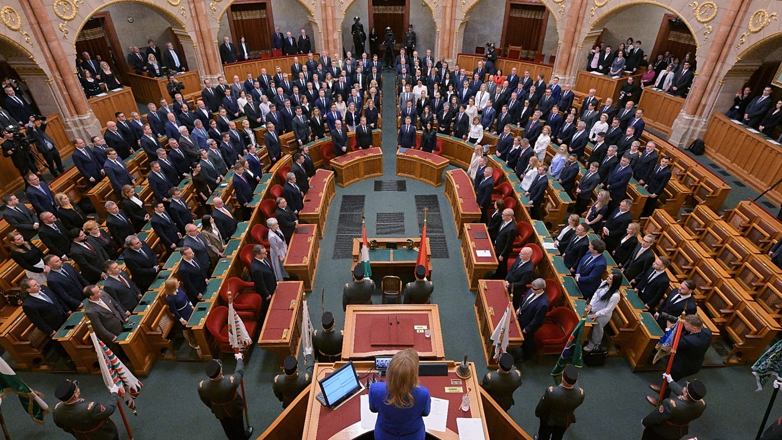 Ülésezik a magyar parlament