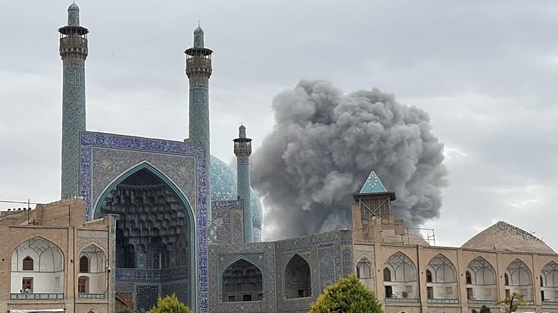 حمله به نزدیکی میدان نقش جهان در مجاورت بناهای تاریخی اصفهان