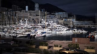 ARCHIVES - Une voiture de luxe roule le long du port de Monaco, le 19 novembre 2020.