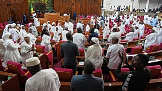 Sénégal : une réforme constitutionnelle adoptée dans la tension, un référendum annoncé