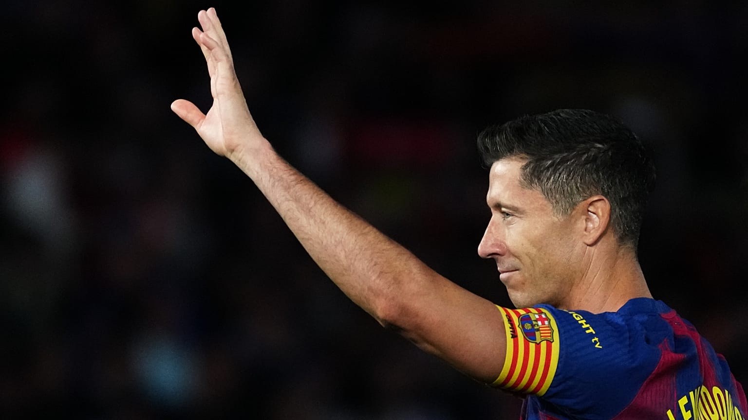 Robert Lewandowski z Barcelony reaguje podczas meczu hiszpańskiej La Liga pomiędzy Barceloną a Betisem w Barcelonie, w Hiszpanii, w niedzielę, 17 maja 2026 roku.