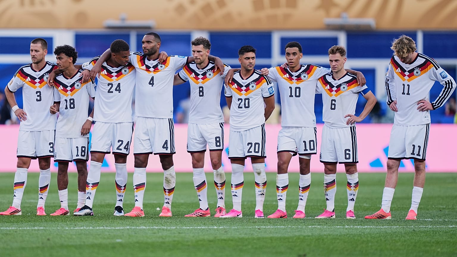 Deutschlands Spieler beim Elfmeterschießen zwischen Deutschland und Paraguay, Boston 29. Juni 2026(AP Photo/Martin Meissner)