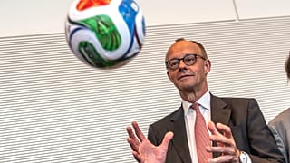 Die Reaktion von Bundeskanzler Friedrich Merz nach dem WM-Aus für Deutschland sorgt für Irritationen.