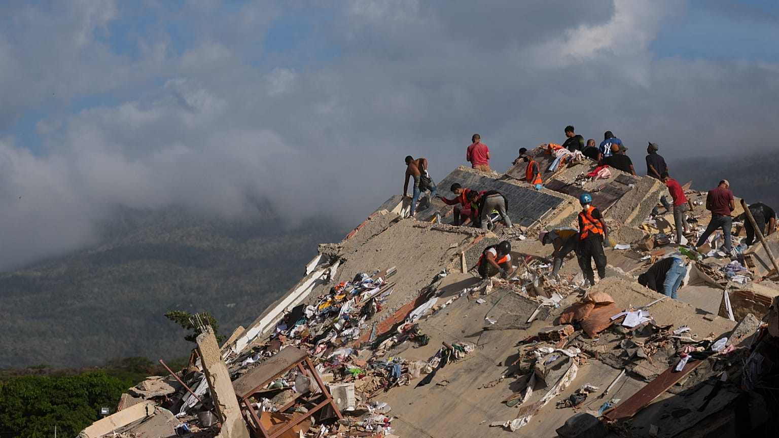 Rescue workers search through the rubble of a building that collapsed when earthquakes struck Catia La Mar, 29 June, 2026