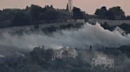 تصاعد الدخان من قصف مدفعي إسرائيلي في بلدة الضهيرة جنوب لبنان على الحدود مع إسرائيل، بينما استهدف حزب الله موقعًا عسكريًا إسرائيليًا ودبابة ميركافا، الاثنين 16 أكتوبر 2023.