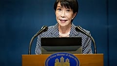 Japans Premierministerin Sanae Takaichi spricht auf einer Pressekonferenz in Archamps nach einem G7-Treffen in Evian-les-Bains in Frankreich am 17. Juni 2026