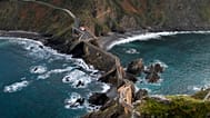 Spanyolország várhatóan fellendülést tapasztal a Sárkányok háza harmadik évadának köszönhetően (a képen: San Juan de Gaztelugatxe, más néven Dragonstone)