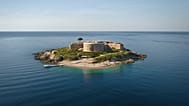 Das Mamula-Island-Resort ist ein Refugium mit 32 Zimmern, Spa, Fitnessbereich und mehreren Restaurantkonzepten.