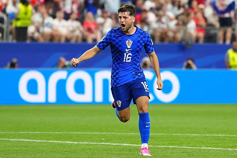 Baturina célèbre son but contre l’Angleterre lors du premier match de la phase de groupes à Arlington, Texas